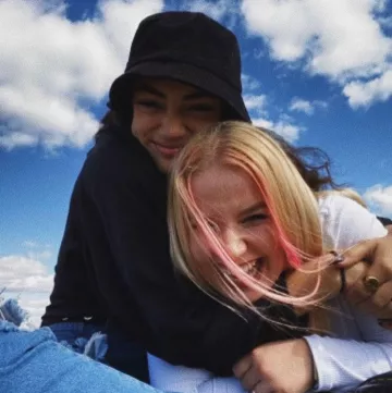 The top knot and long sleeves worn by Avani Gregg on his account Instagram @avani 