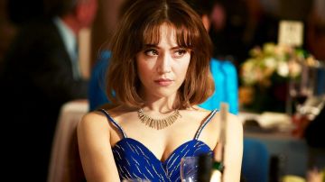 Vestido azul brillante usado por Sam Swan (Linzey Cocker) en Oro Blanco (S01E04)