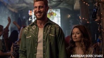 Camisa verde usada por Mad Sweeney (Pablo Schreiber) en American Gods