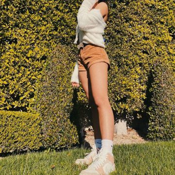 The pair of Nike Air Jordan 1 mid Milan carried by Avani Gregg on his account Instagram @avani 