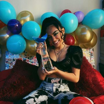 The crop top is black with short sleeves worn by Avani Gregg on his account Instagram @avani 