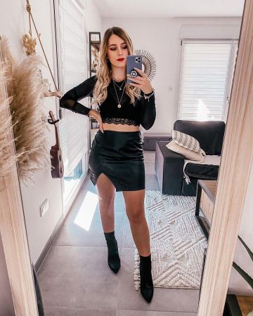 La falda de polipiel negra que lleva Laura R en su cuenta de Instagram @laura_r