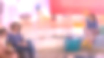 The printed skirt of Faustine Bollaert in It starts today 28.05.2020