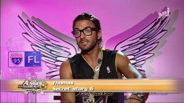 Les lunette de vue noires portées par Thomas Vergara dans Les Anges de la télé-réalité 5