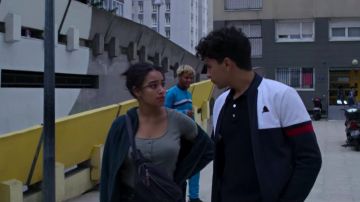 Top caqui acanalado de Julie (Amandla Stenberg) en The Eddy (S01E06)
