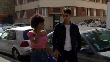 Cinturón de doble hebilla de Julie (Amandla Stenberg) en The Eddy (S01E07)