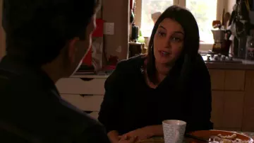 The pullover V-neck black Amira (Leïla Bekhti) in The Eddy (S01E07)