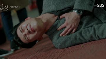 El reloj Longines usado por Jo Eun Seob (Woo Do-hwan) en The King: Youngwonui Gunjoo (S01E12)