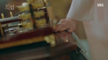 El anillo Boucheron usado por Koo Seo Ryeong (Jung Eun-chae) en The King: Youngwonui Gunjoo (S01E12)