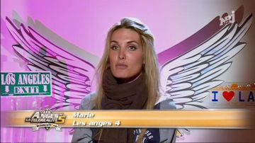 Pañuelo liso marrón de Marie Garet en Les Anges de la télé-réalité 5