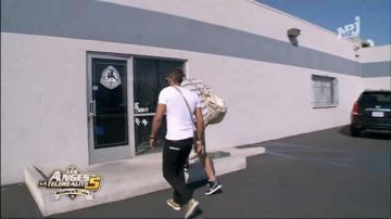 Les sneakers Nike noires en cuir montantes portées par Benjamin Machet dans Les Anges de la télé-réalité 5
