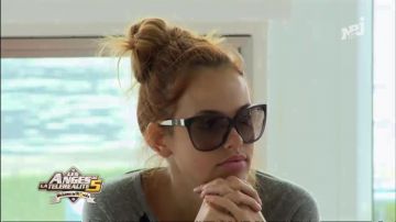 Les lunettes de soleil noires Gucci de Vanessa Lawrens dans Les Anges de la télé-réalité 5