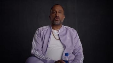 Chándal Morado Adidas usado por Kenya Barris (Kenya Barris) en #blackAF (S01E07)