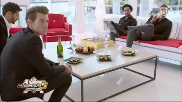 Shoes grey worn by Benjamin Machet in The Angels of reality tv 5