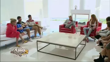 Boots Ugg grey Amélie Neten in The Angels of reality tv 5