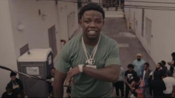 Dolce & Gabbana Lo­go Patch T-shirt worn by Jack Boy in Critical Condition feat. YFN Lucci (Official Music Video)