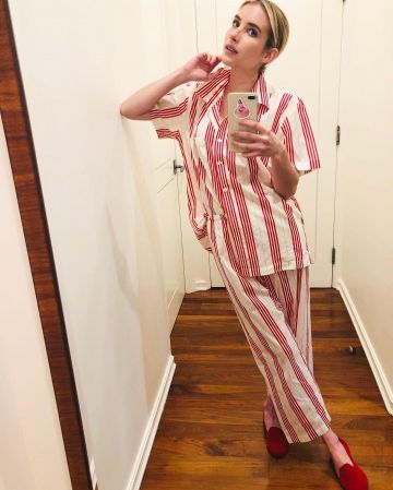 J.crew Suede Smoking Slippers de Emma Roberts en la cuenta de Instagram @emmaroberts 24 de mayo de 2020