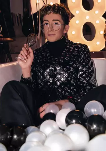 La chaqueta de Louis Vuitton que lució Lythan Cottaz en su cuenta de Instagram @lythancottaz