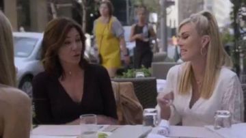 Blanc à Manches Longues Robe portée par Tinsley Mortimer dans Le Real Housewives of New York City la Saison 12 Épisode 8