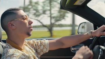 Le polo Gucci porté par Maes son clip Blanche feat. Booba