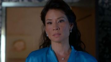 Pendientes de cristal usados por Simone Grove (Lucy Liu) en Why Women Kill (S01E07)