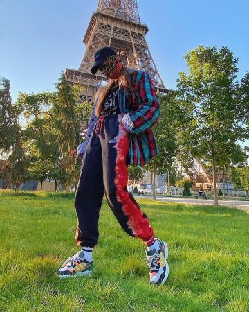 La máscara de llamas de Clara Berry en su cuenta de Instagram @clara.berry