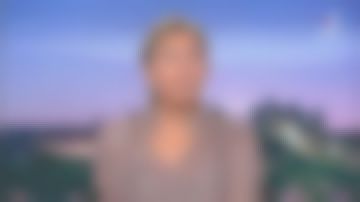 The top of Anne-Sophie Lapix in the Journal of 20h France 2