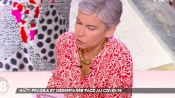 El cuello redondo superior amplio impreso en crepé rojo por Elisabeth Quin en 28 minutos el 25.05.2020