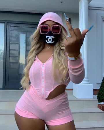 Hermès Clic H bracelet blanc porté par Stefflon N'sur son Instagram account @stefflondon