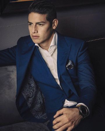 The jacket of dark blue suits of James Rodríguez on his account Instagram @jamesrodriguez10