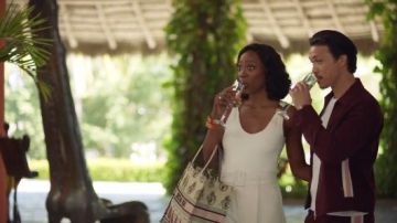 Crème de sac Fourre-tout porté par Molly Carter (Yvonne Orji) dans l'Insécurité de l'Épisode 7 de la Saison 4