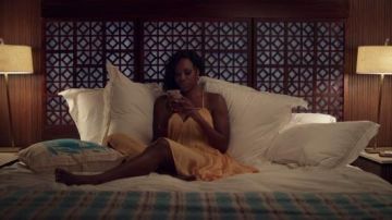 Vestido cami amarillo usado por Molly Carter (Yvonne Orji) en Insecure Temporada 4 Episodio 7