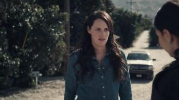 West­ern Cham­bray Shirt worn by Laurel (Phoebe Waller-Bridge) in RUN Season 1 Episode 7