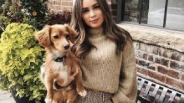 Suéter de camello usado por Caitlin Clemmens en The Bachelor Temporada 24
