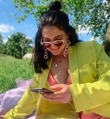 El blazer amarillo-verde de Tycia en su cuenta de Instagram @tyciadchannel