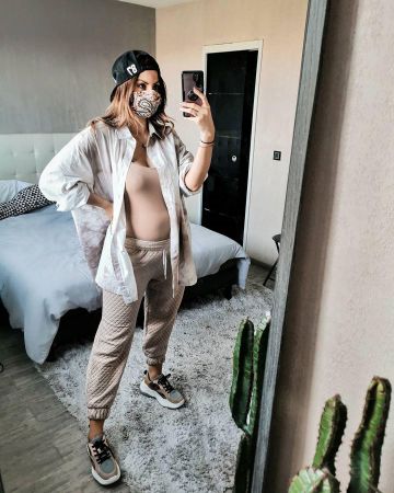 El jogger acolchado que lleva Julia Flabat en su cuenta de Instagram @julia.flabat