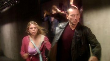 John Smedley Bourgogne Chandail porté par le Médecin de l'Oms (Christopher Eccleston) dans Doctor Who (S01E01)