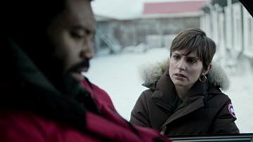 Canada Goose chaqueta larga negra usada por Elena Ledesma (Verónica Echegui) en Fortitude (S01E02)