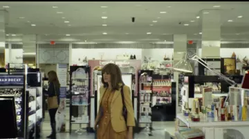 La robe de Heidi Bergman (Julia Roberts) dans Homecoming (S01E05)