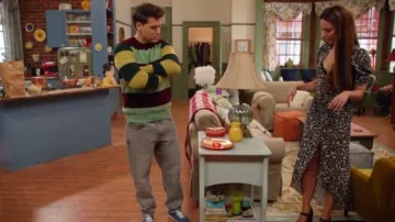 Suéter a rayas usado por Nate Heywood (Nick Zano) en DC's Legends of Tomorrow Temporada 5 Episodio 14