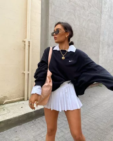 Rec­tan­gle Sun­glass­es of Alicia Roddy on the Instagram account @lissyroddyy
