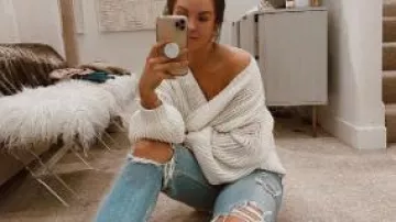 Cárdigan blanco usado por Rebecca Tilley en The Bachelor Temporada 24