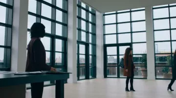 Medium Transport Tote usado por Bonnie Barella (Sarah Stiles) en Billions Temporada 5 Episodio 2