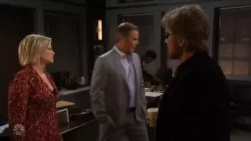 Equipo Jenesse Print Vestido de manga larga usado por Kayla Brady (Mary Beth Evans) como se ve en Days of Our Lives 25 de mayo de 2020