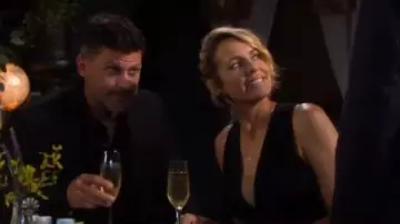 Bcbgmaxazria Femmes Sillonnent Dos en Satin de la Robe portée par Nicole Walker (Arianne Zucker) comme on le voit sur les Jours de Notre Vie 25 Mai 2020