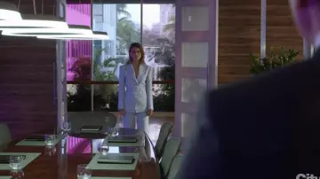 Lily Belt­ed Wo­ven Wide Leg Pants worn by Noa Hamilton (Nathalie Kelley) in The Baker and the Beauty Season 1 Episode 7
