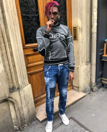 The pair of sneakers Dior B23 of Youv Dee on his account Instagram @youv_dee