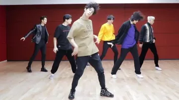 Les sneakers Nike Air More Up­tempo Black and White de Mark Tuan dans la vidéo GOT7 "NOT BY THE MOON" Dance Practice