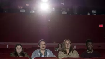 The vest grey Kevin (Logan Shroyer) in This Is Us (S02E02)