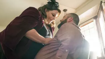 Le chapeau noir porté par Kate Pearson (Chrissy Metz) dans This Is Us (S02E01)